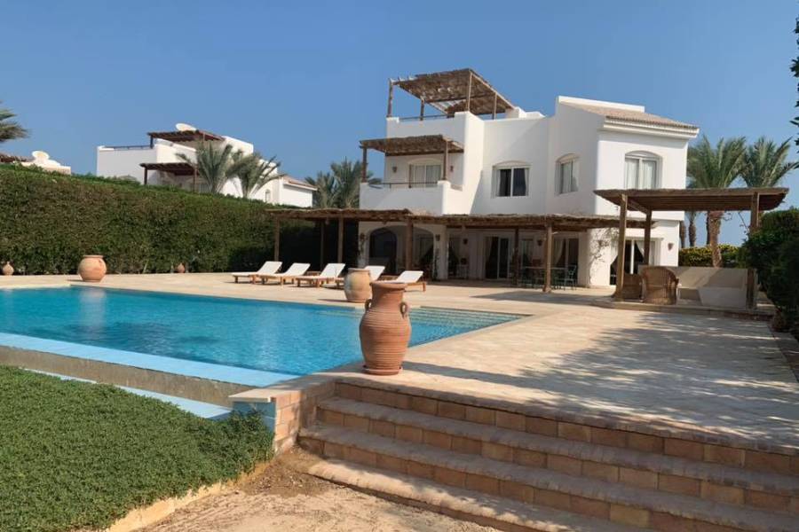 4 Bedroom White Villa Phase 5 For Sale In El Gouna 